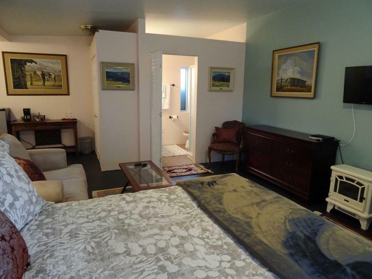 Eagle'S Nest Resort Anahim Lake Esterno foto